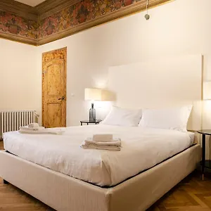 https://azeglio-luxury-homes.emilia-romagnahotels.net